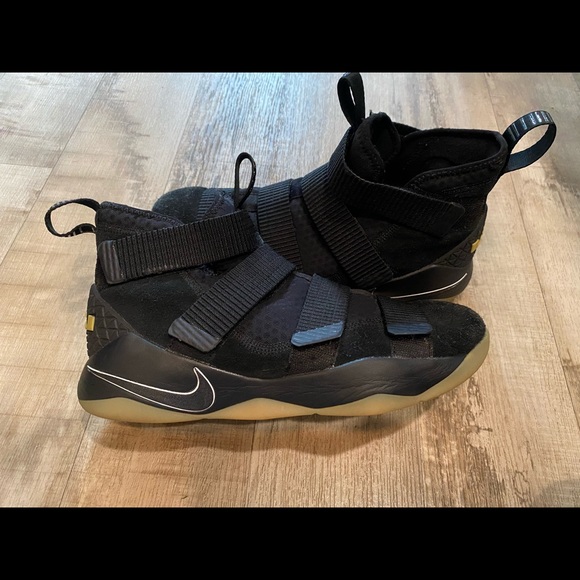 nike zoom soldier 10